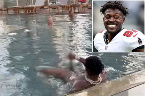 antonio brown dick twitter|Antonio Brown Takes to Twitter After Disturbing Hotel Pool Video。